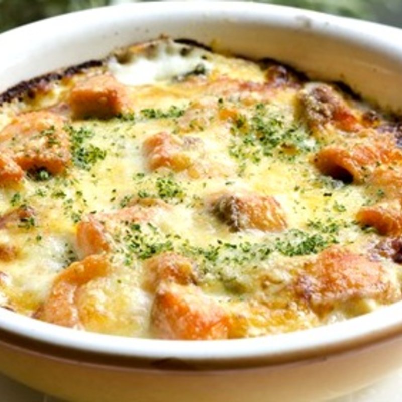 サーモンとほうれん草のマカロニグラタン(ファイブホルン)