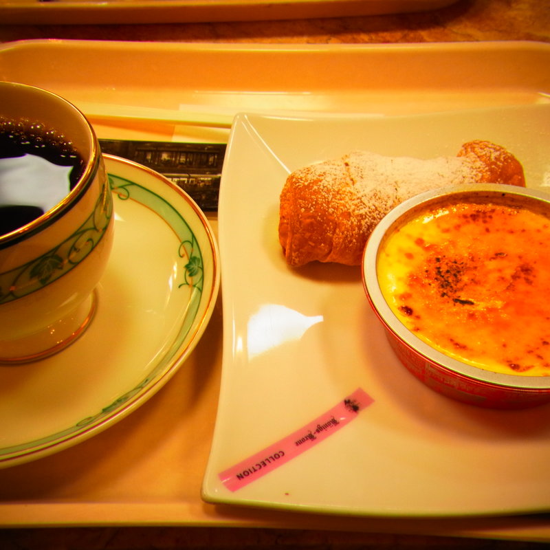 ケーキセット(ケーニヒスクローネ 本店)