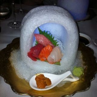 Sashimi in a lovely ice bow(Megu)