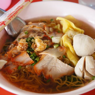 バミー・ヨーク・ムー・デーン・ナム(J.Cha's Restaurant at Thong Sala markets)