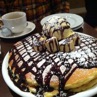 パンケーキ　バニラアイス,バナナ,チョコソース(カフェ アクイーユ 恵比寿)