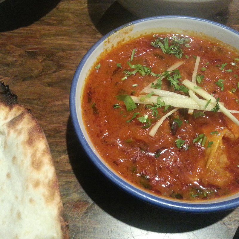 骨付きチキンのカレー(オールドデリー　銀座二丁目店)