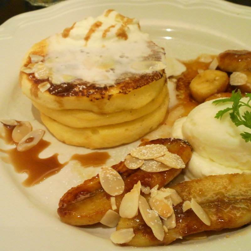 パンケーキ　バナナとキャラメル(プティ・ルル・カフェ)