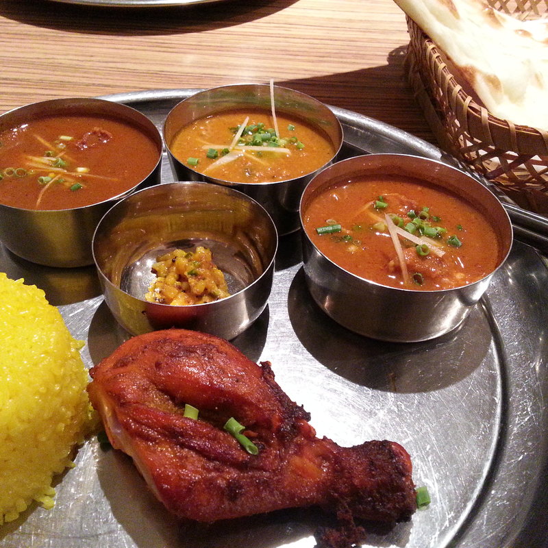 カレー3種とタンドリーチキンランチ(アッサム 築地店)