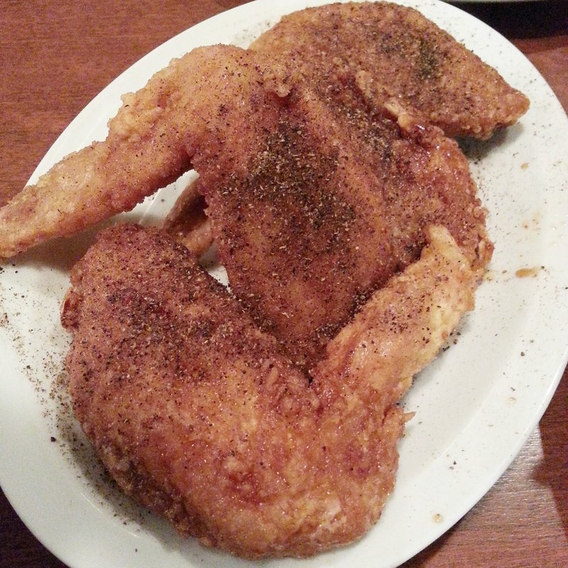 手羽揚げ　黒コショウ七味(九龍餃子房 秀 （クーロンギョウザボウ）)