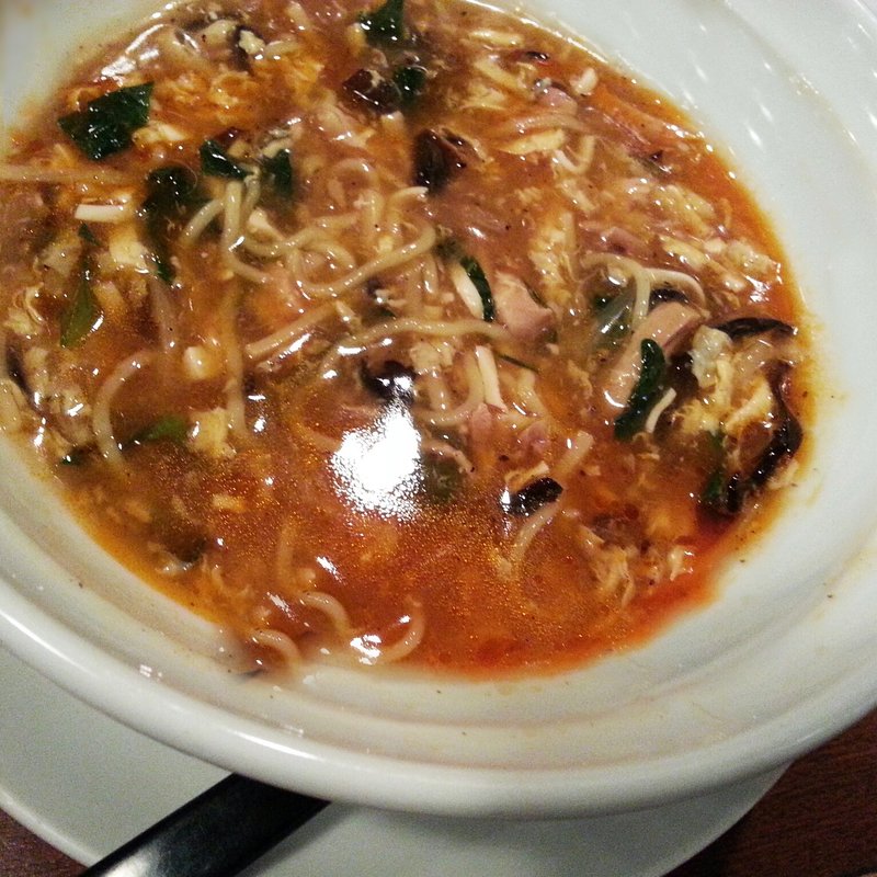 サンラータン麺(九龍餃子房 秀 （クーロンギョウザボウ）)