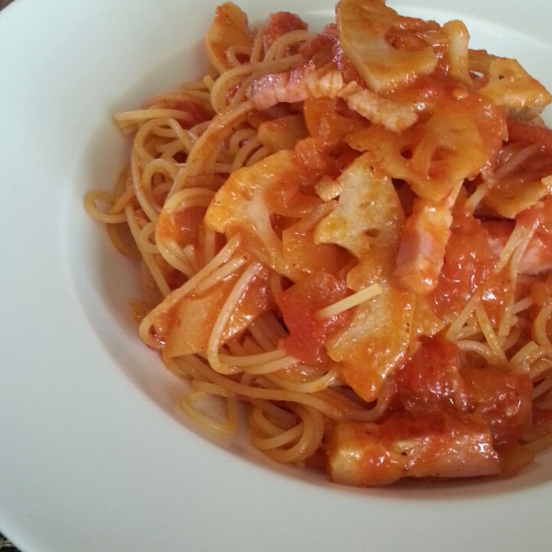 蓮根とベーコンのトマトソースパスタランチ(カヴァタッピ)