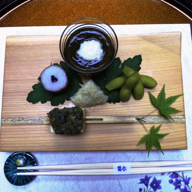 先付け（モズク、枝豆、里芋、薬味がのってる豆腐）(京料理 京の宿菊水)