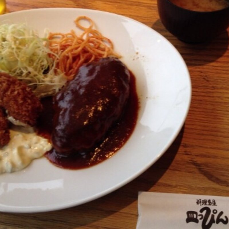 ハンバーグ＆カキフライ(皿っぴん)