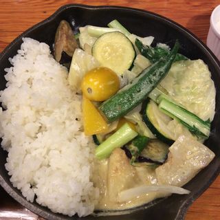 1日分の野菜グリーンカレー(野菜を食べるカレーcamp express 池袋店)