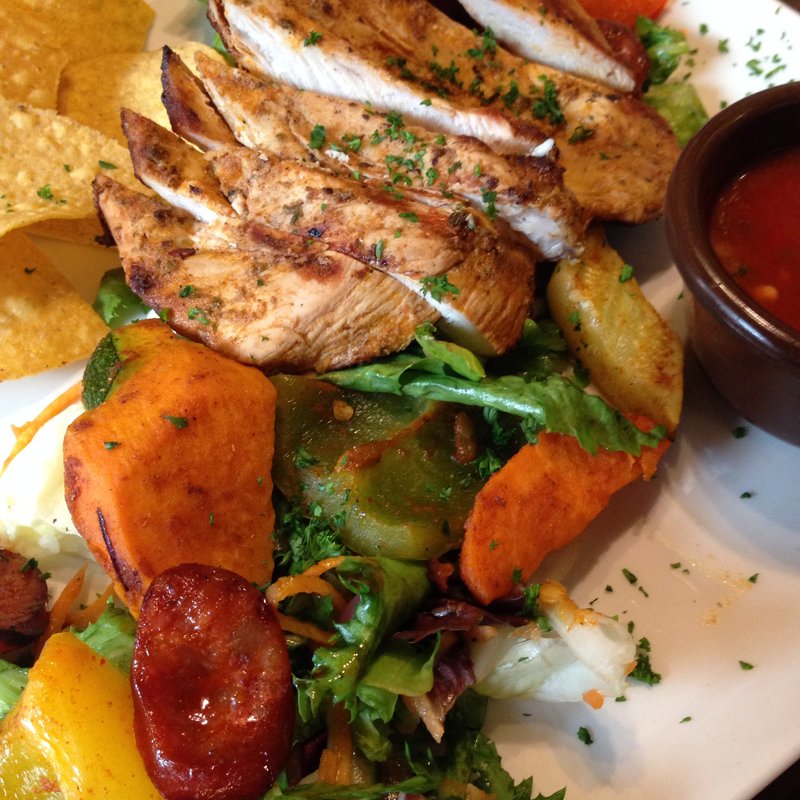 Chargrilled chicken & chorizo(Chiquito)