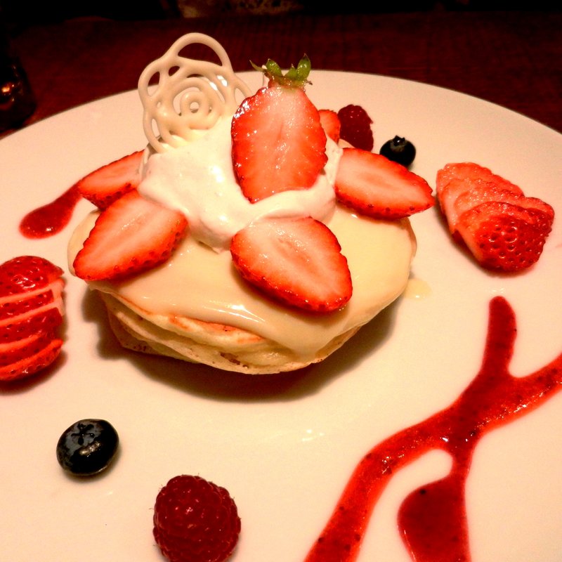 あまおうホワイトチョコレートパンケーキ(キャンベル・アーリー 博多店)