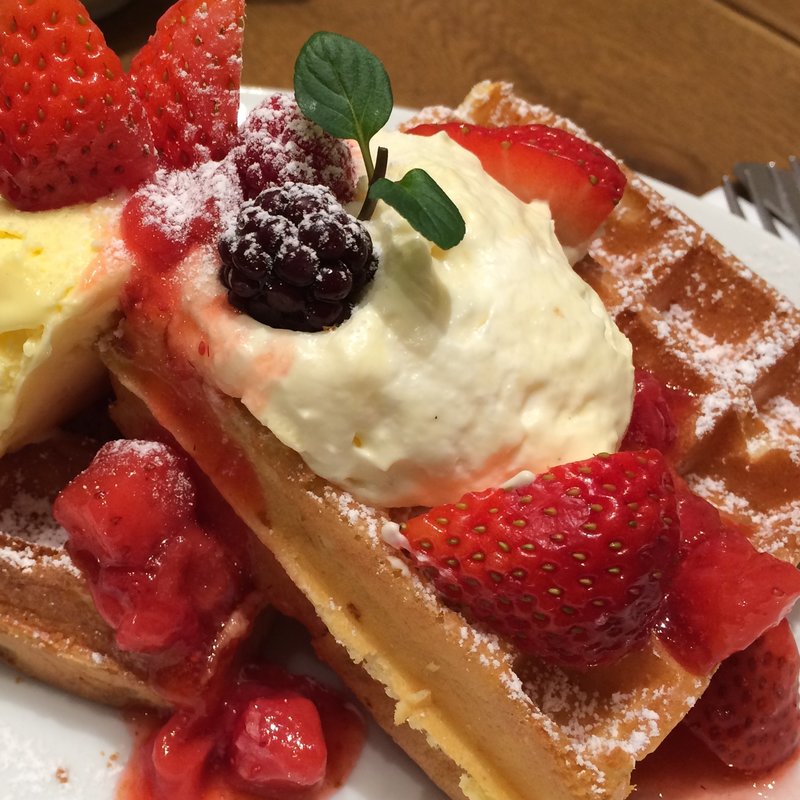 ベリーワッフル(マザーリーフ・ティースタイル 阪急西宮ガーデンズ店)