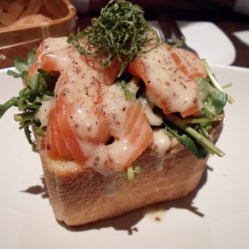 Smoked salmon toast(Cha-An)