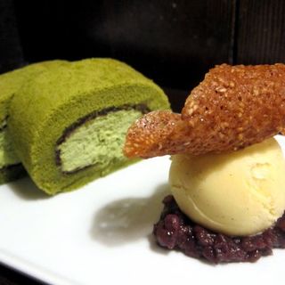 green tea roll cake with sake ice cream(Cha-An)