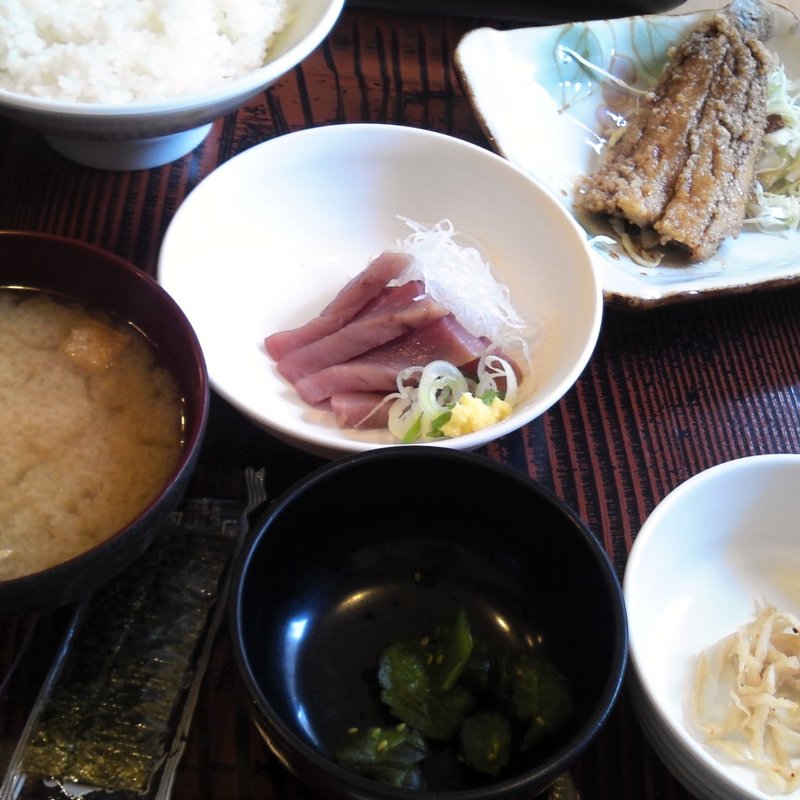 日替わりランチ　鰹刺しとイワシフライ(かぶき)