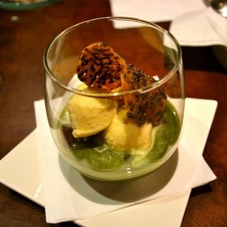 Condensed milk ice cream in matcha soup(Cha-An)