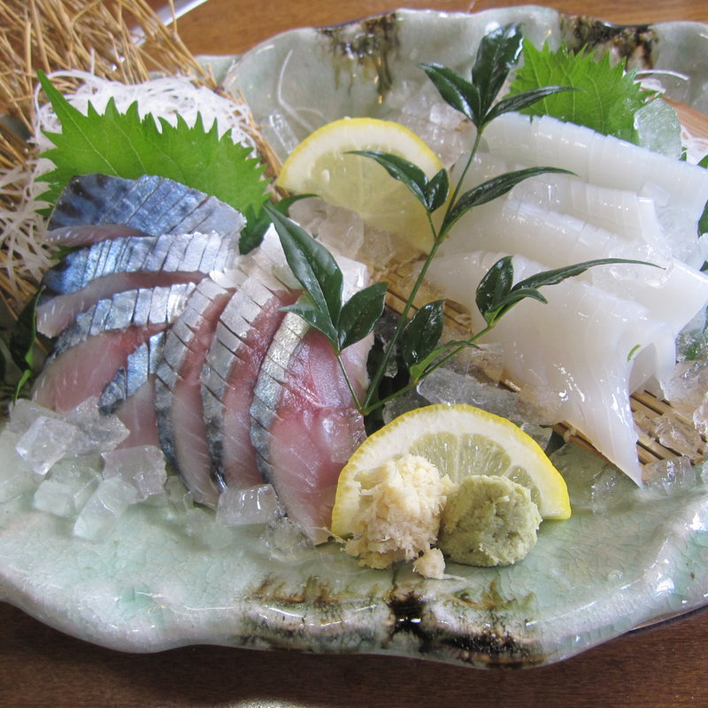 しめさばと白いかの刺身(おけしょう鮮魚の海中苑 本店)