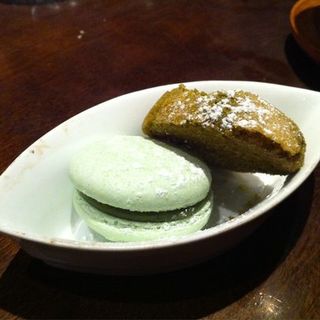 Green tea macaron and biscotti(Cha-An)