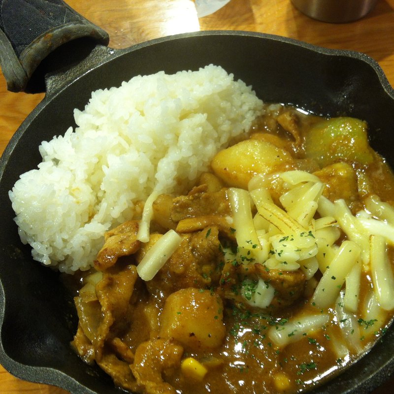 玉ねぎとじゃが芋のチーズカレー(野菜を食べるカレーcamp express 池袋店)