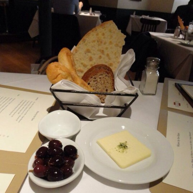 Bread and olives(Union Square Cafe)