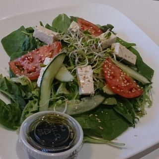 豆腐サラダ(Marie’s Health Foods Organic Café)