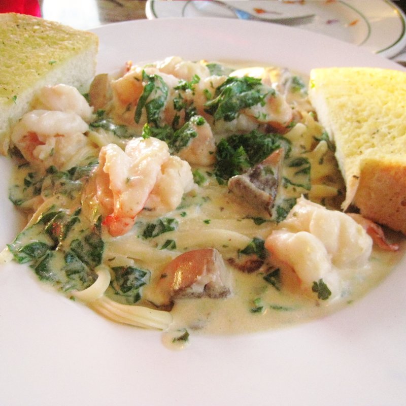 Shrimp and chicken penne pasta(Giovanni's Restaurant)