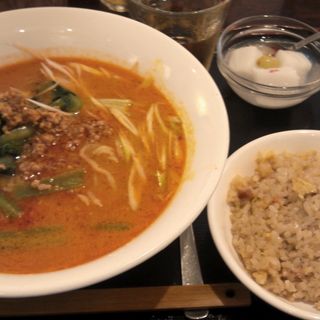 坦々麺＋半炒飯(梅林 鉄板餃子 )