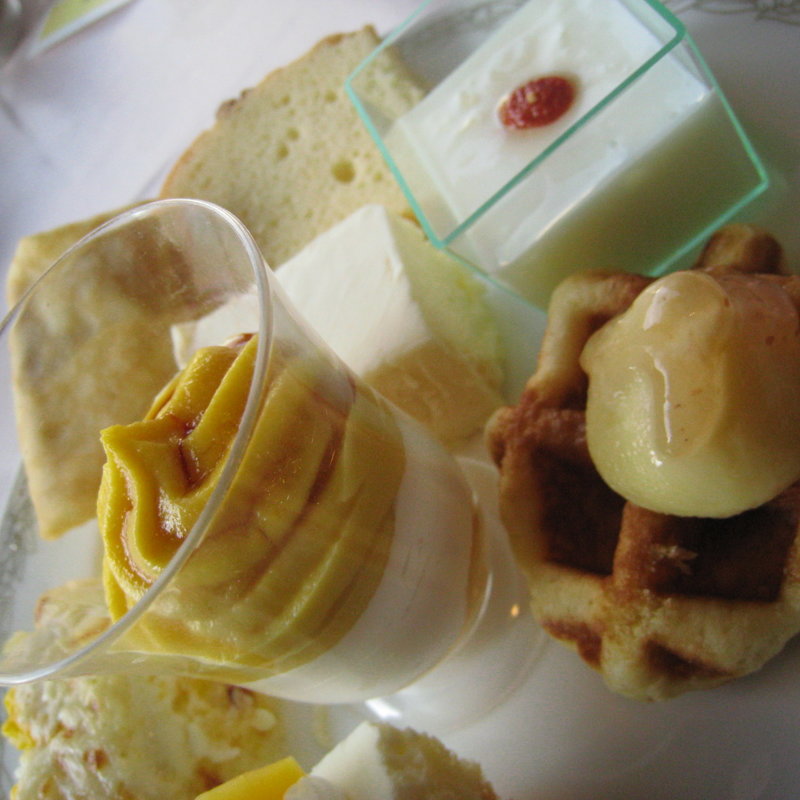 ケーキ盛り合わせ(西洋料理 ダンスィングドール )