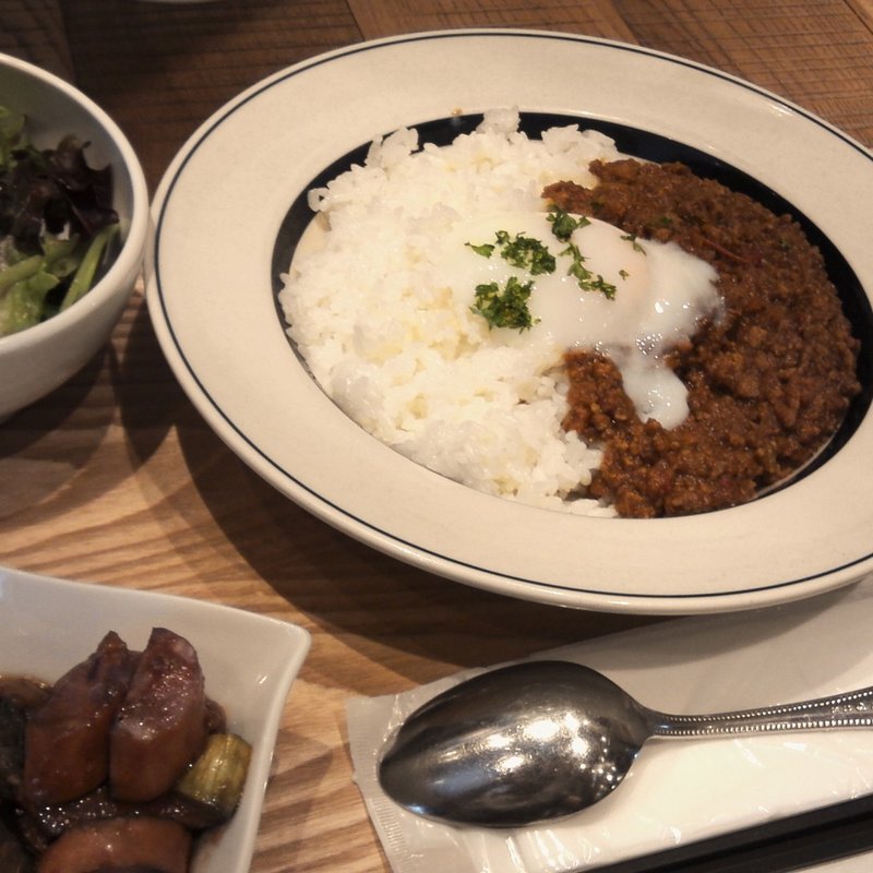 じっくり煮込んだ牛スジカレー（ランチ）(ブラッスリー セント・ベルナルデュス)