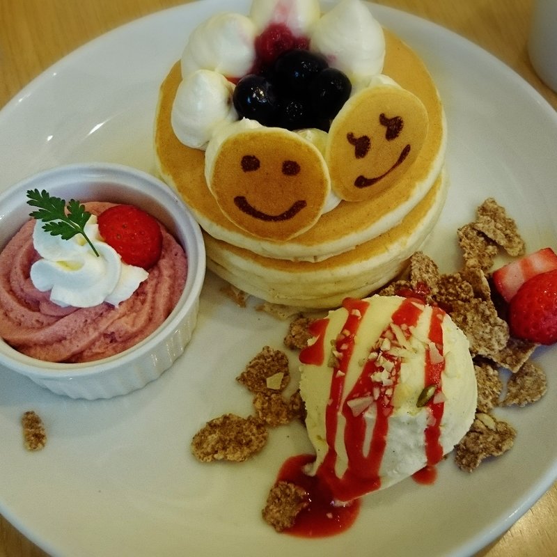 トリプルベリーレアチーズ(パンケーキデイズ 原宿店 )