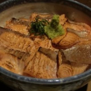 サーモン炙り丼(HATAGO井仙)