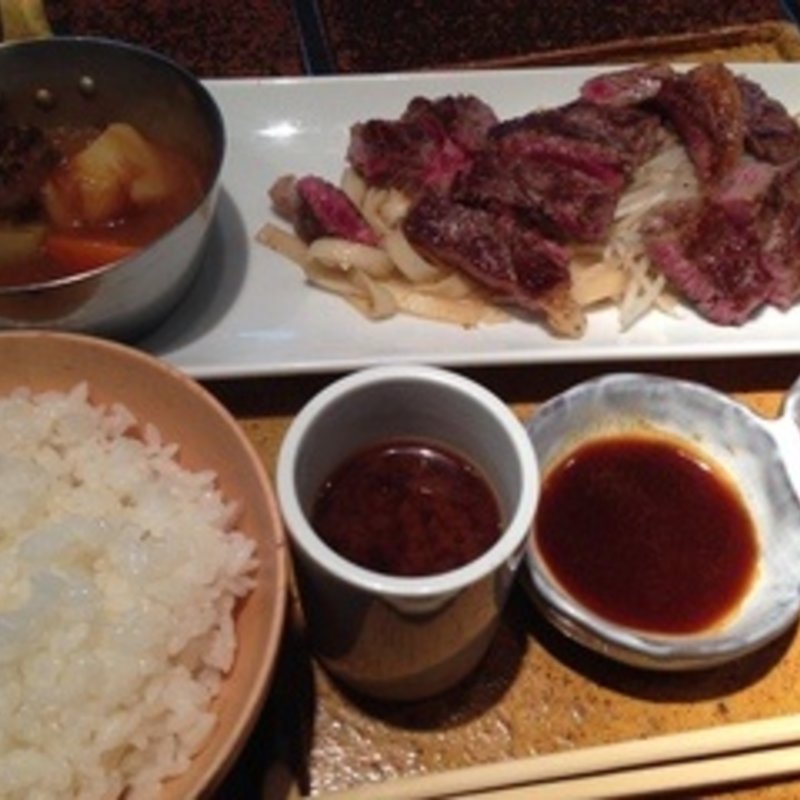 角切りステーキランチ(銀座 岡半 本店)