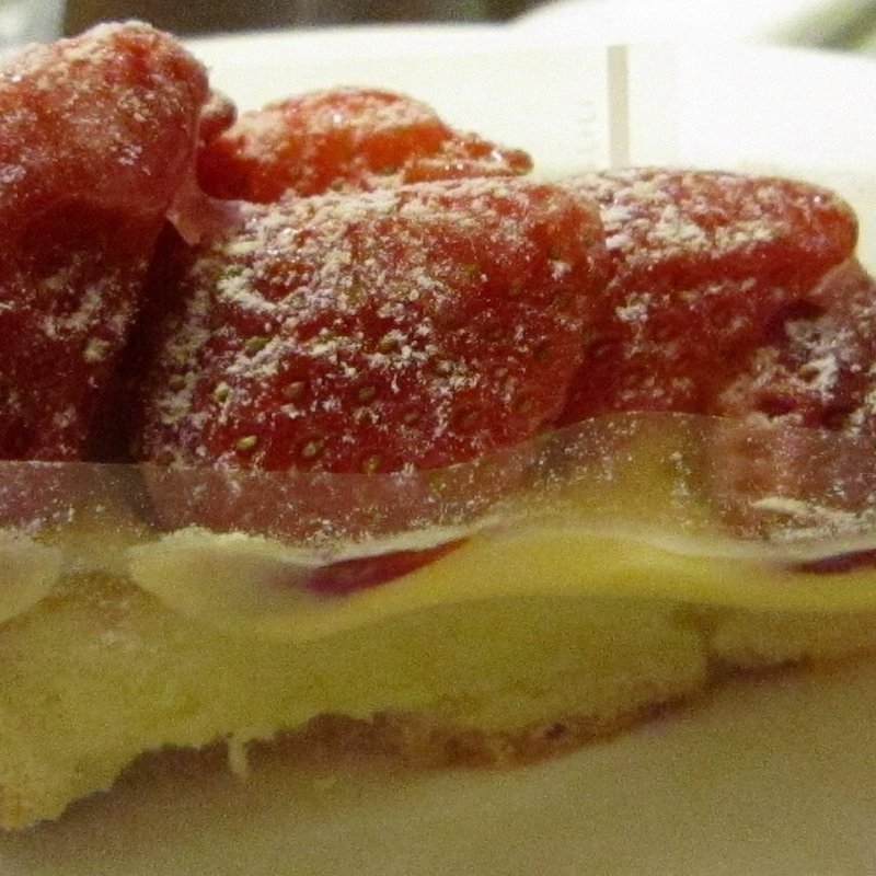 いちごタルト(洋食屋シカレ)