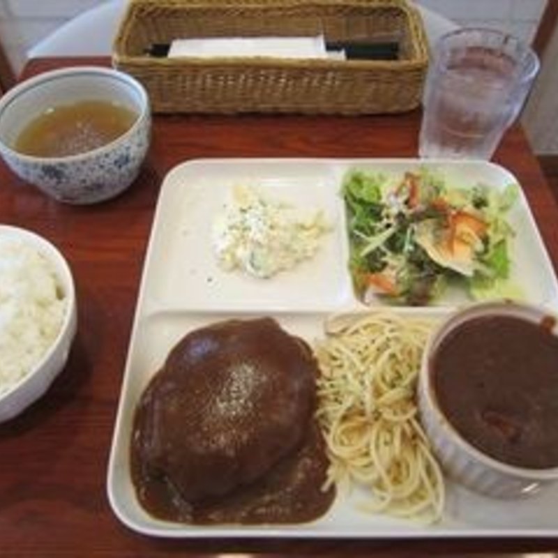 ハンバーグとビーフシチュー(ハンバーグとグラタンのお店 グリチーネ)