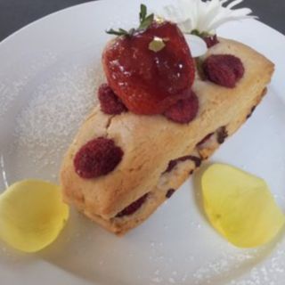 Strawberry Raspberry Scone(Extraordinary Desserts)