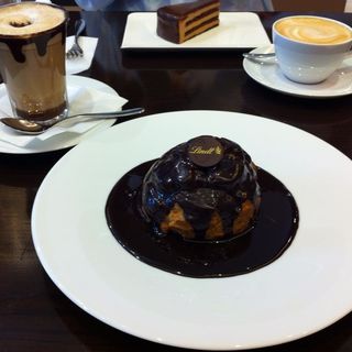 リンツ・プロフィットロールアイスクリーム キャラメルショコラ(リンツ ショコラ ブティック＆カフェ 吉祥寺店)