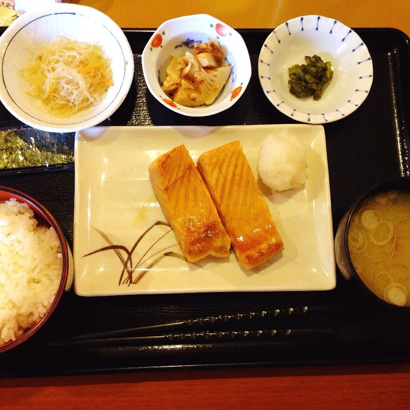 鮭の塩焼き定食