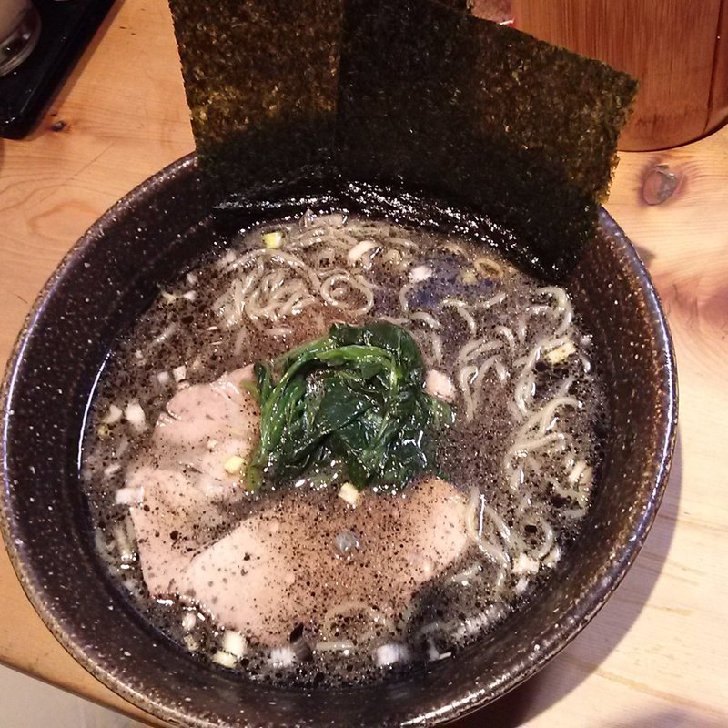 黒とんこつ(麺家 八の坊 （めんや はちのぼう）)