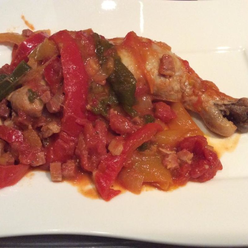 パプリカとバイヨンヌ生ハムで煮込んだ(勝どきワイン食堂ミキ )