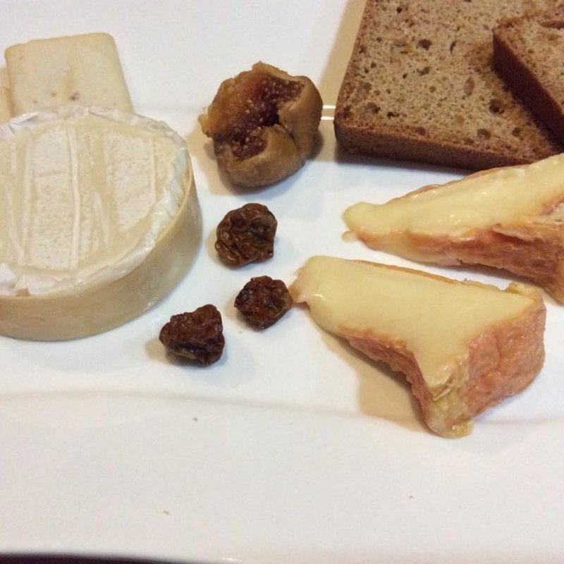 チーズ盛り合わせ(勝どきワイン食堂ミキ )