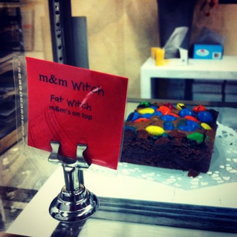 m&m witch(FAT WITCH BAKERY)