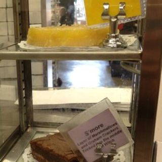 lemon witch(FAT WITCH BAKERY)