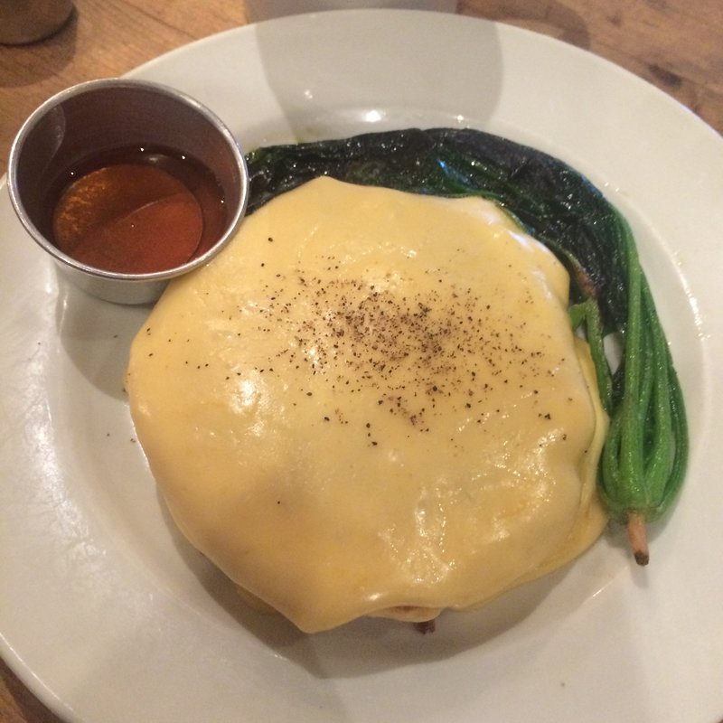 ランチ パンケーキチェダーチーズ＆スピナッチ(ナンバー・エー)