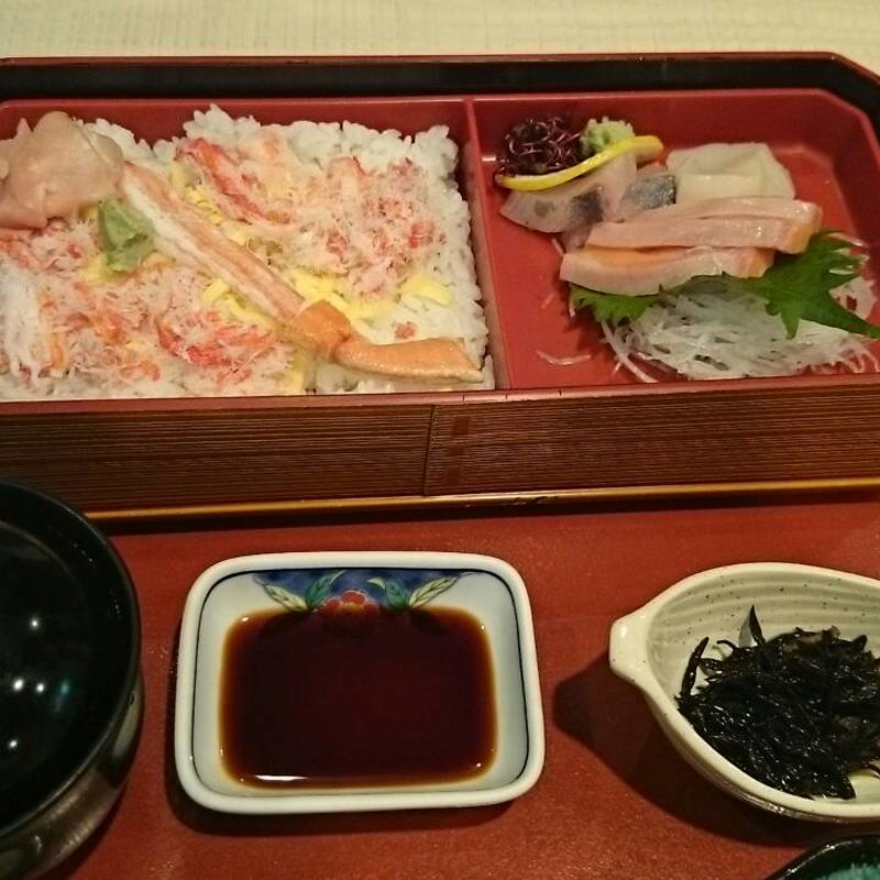かにチラシとお造り定食(北海の味覚 北海道 天王寺mio店 （ほっかいのみかく ほっかいどう）)