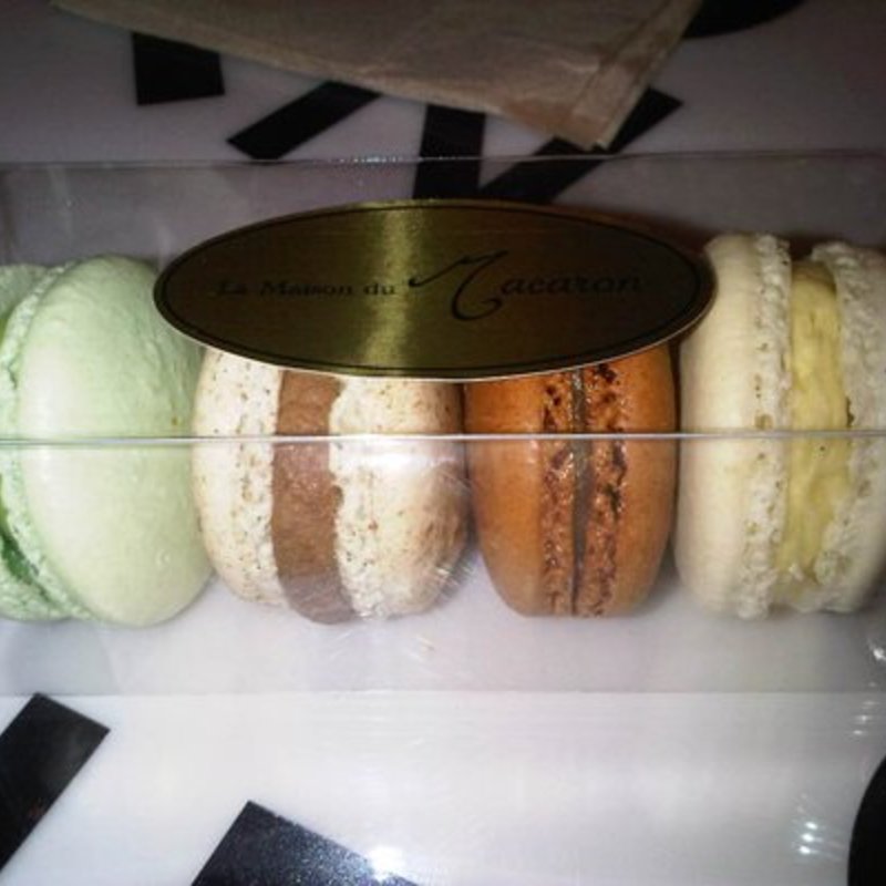 A pack of 4(LA MAISON DU MACARON)