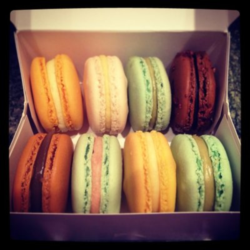 A box of 8 (LA MAISON DU MACARON)