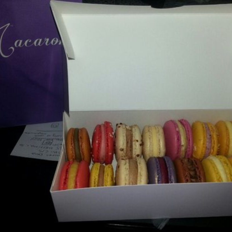 Box of 14 assorted (LA MAISON DU MACARON)