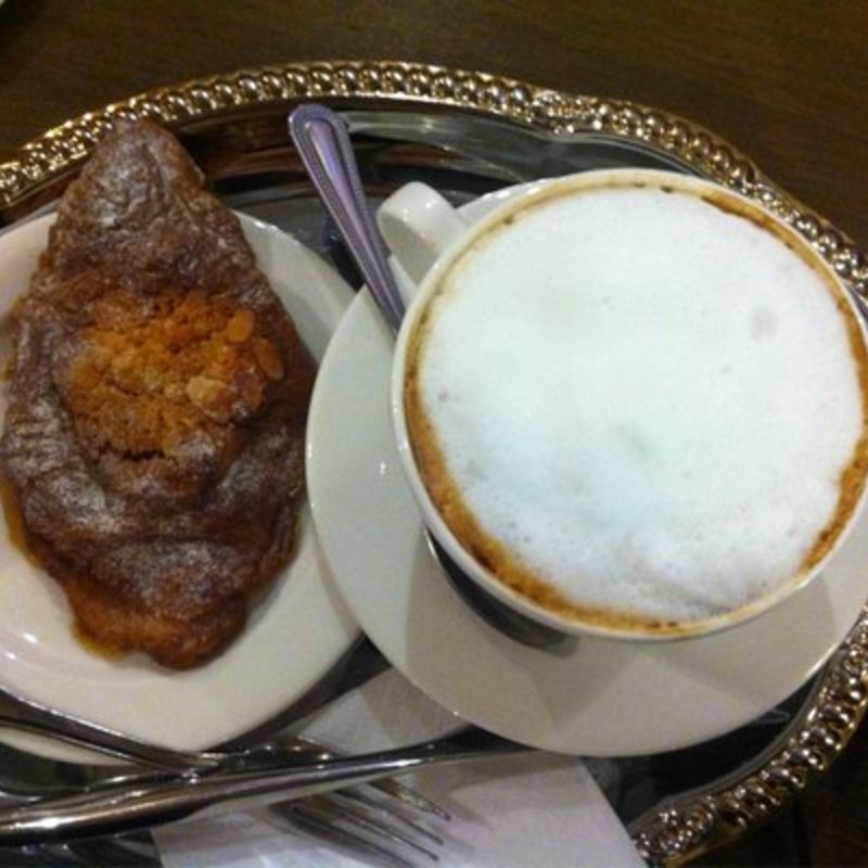 croissant d'amandes(LA MAISON DU MACARON)