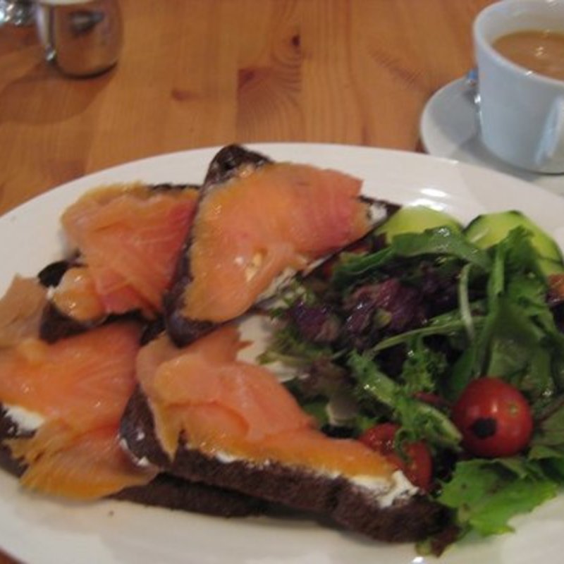 smoked salmon & creme friache on pumpernickel bread with a side of green salad(LA MAISON DU MACARON)